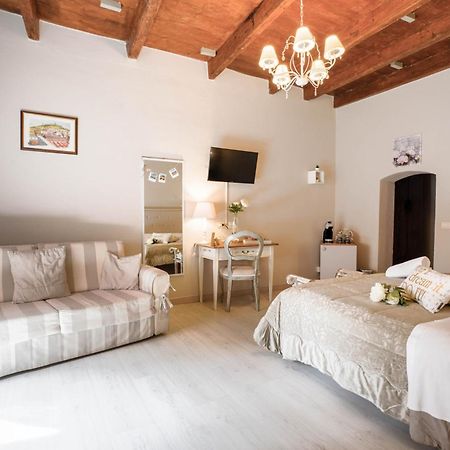 Domo 'E Sa Rosa Hotel Bosa Buitenkant foto