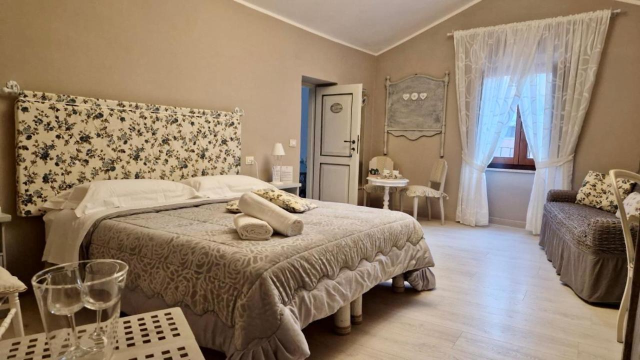 Domo 'E Sa Rosa Hotel Bosa Buitenkant foto