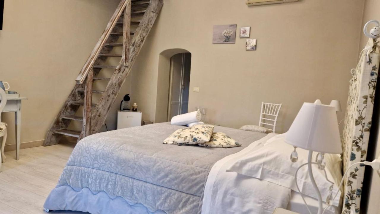 Domo 'E Sa Rosa Hotel Bosa Buitenkant foto