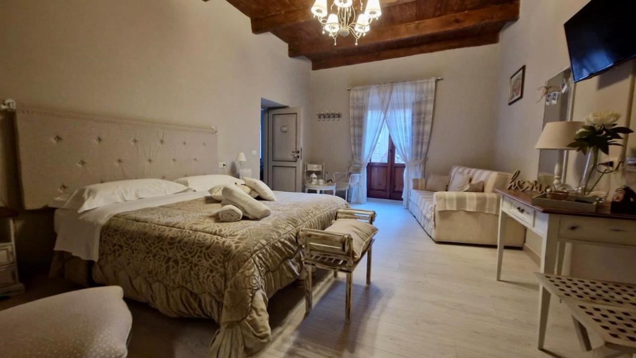 Domo 'E Sa Rosa Hotel Bosa Buitenkant foto
