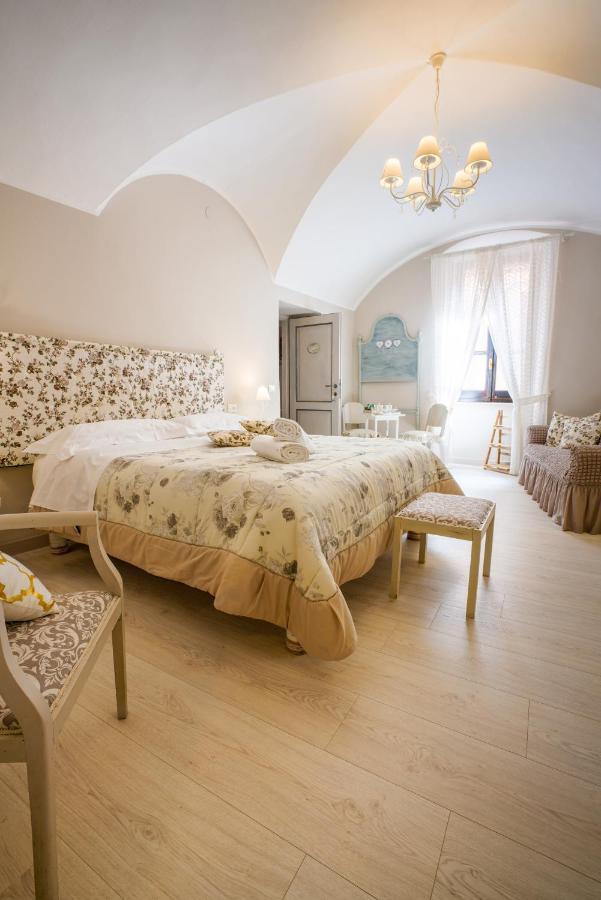 Domo 'E Sa Rosa Hotel Bosa Buitenkant foto