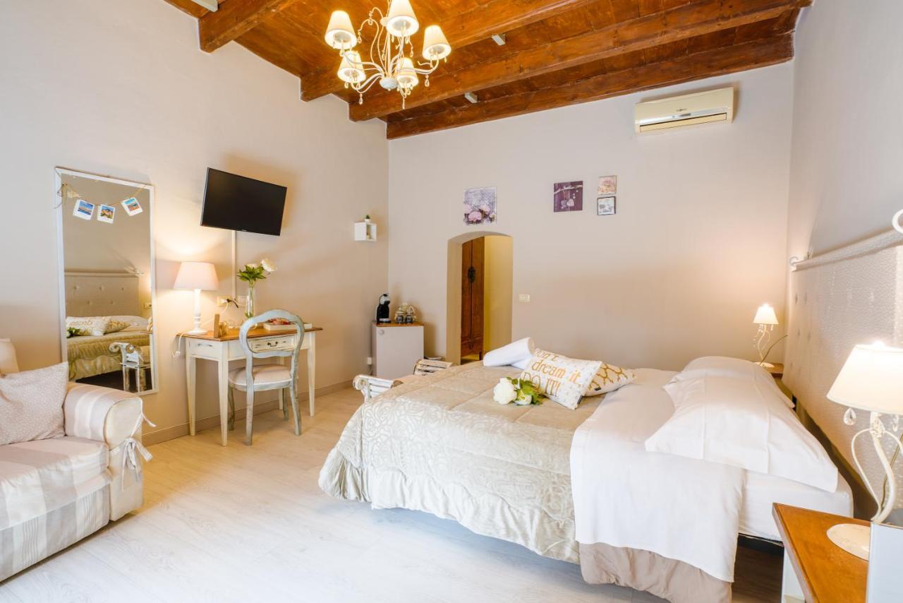 Domo 'E Sa Rosa Hotel Bosa Buitenkant foto