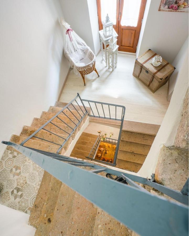 Domo 'E Sa Rosa Hotel Bosa Buitenkant foto