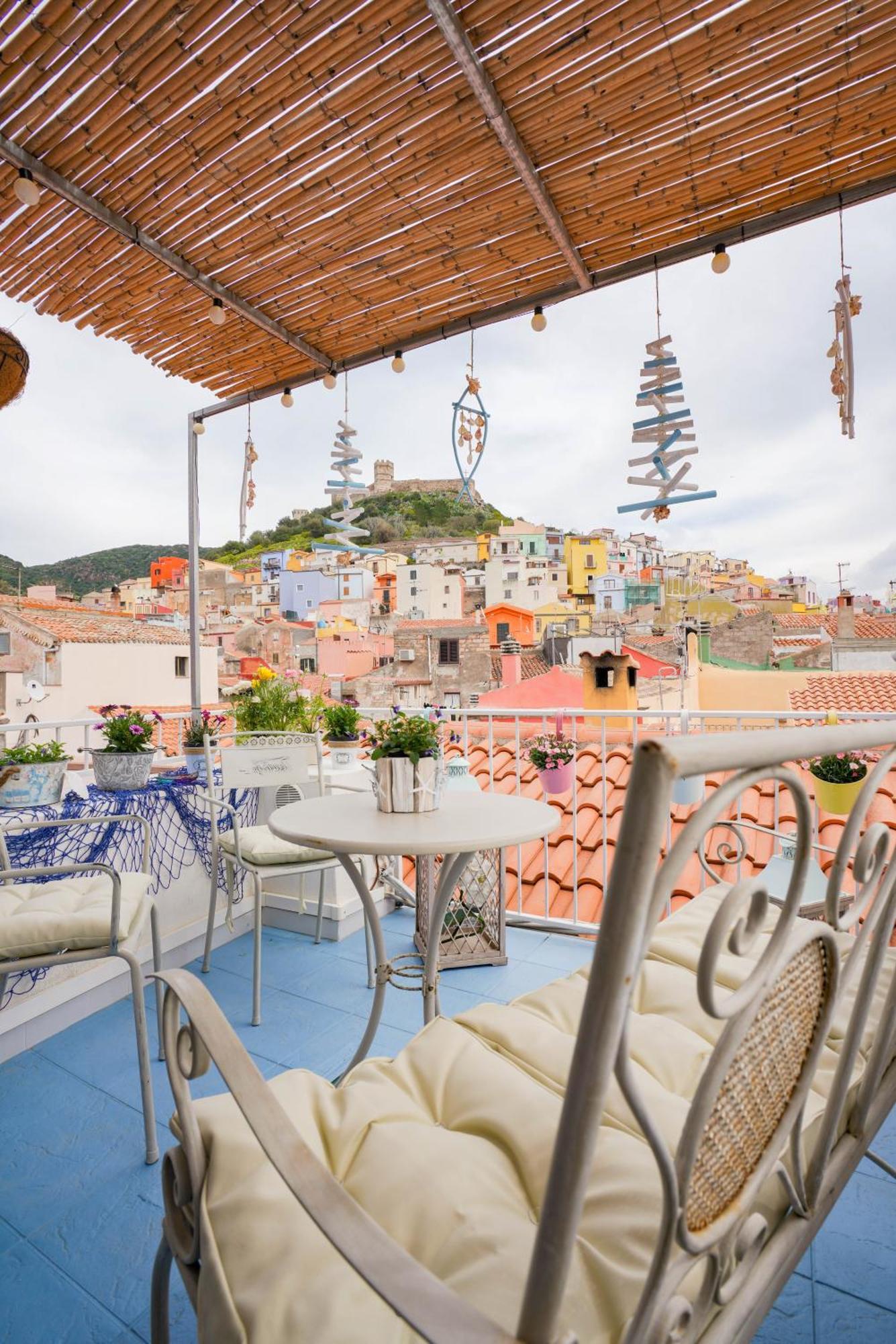 Domo 'E Sa Rosa Hotel Bosa Buitenkant foto