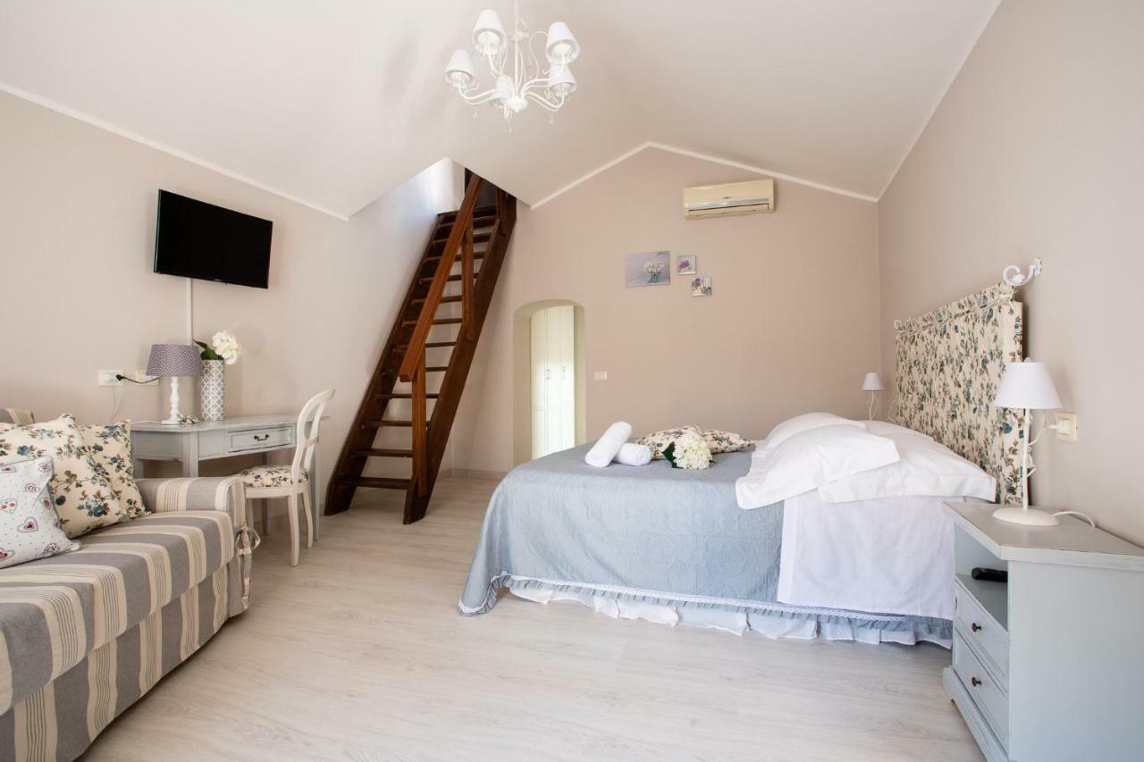 Domo 'E Sa Rosa Hotel Bosa Buitenkant foto
