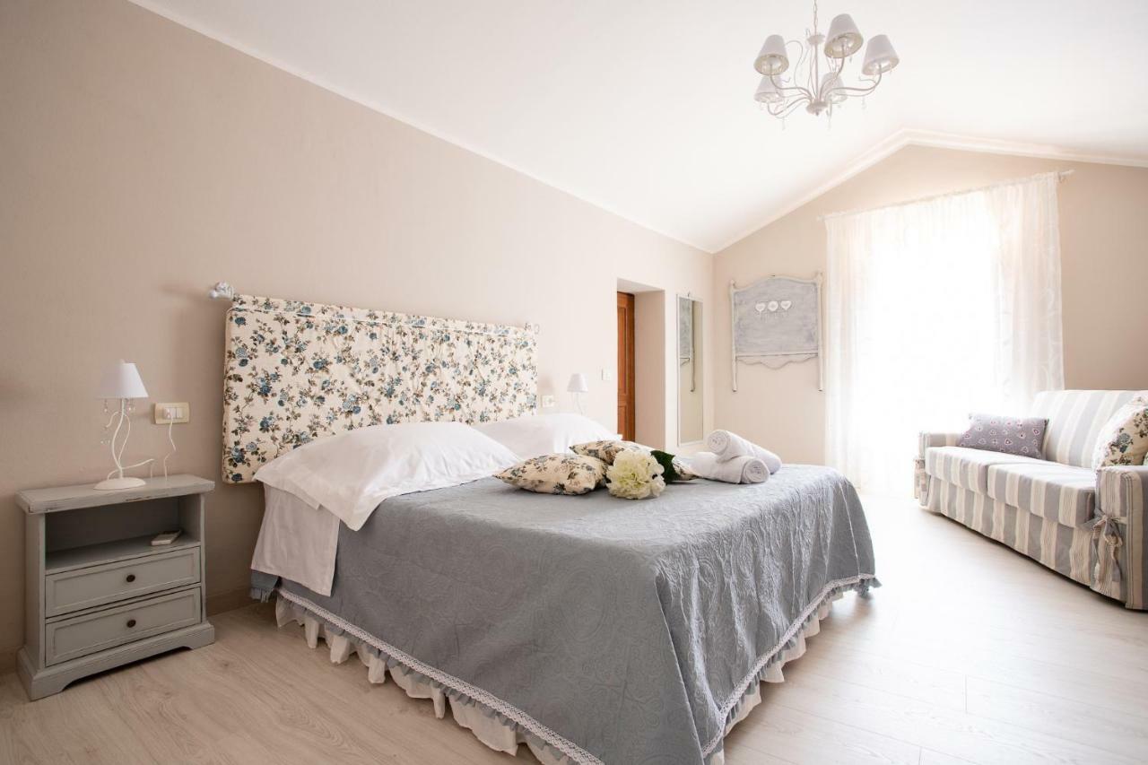 Domo 'E Sa Rosa Hotel Bosa Buitenkant foto
