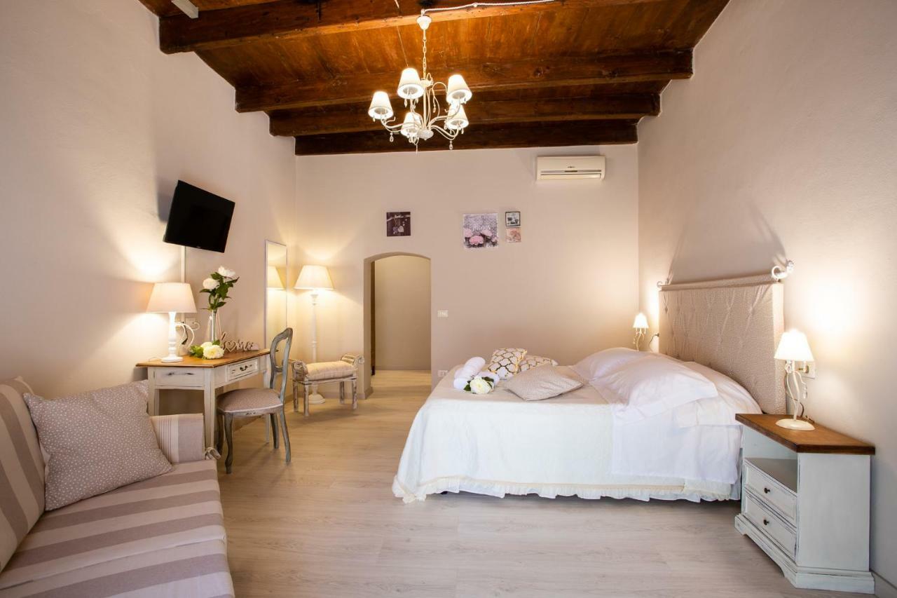 Domo 'E Sa Rosa Hotel Bosa Buitenkant foto