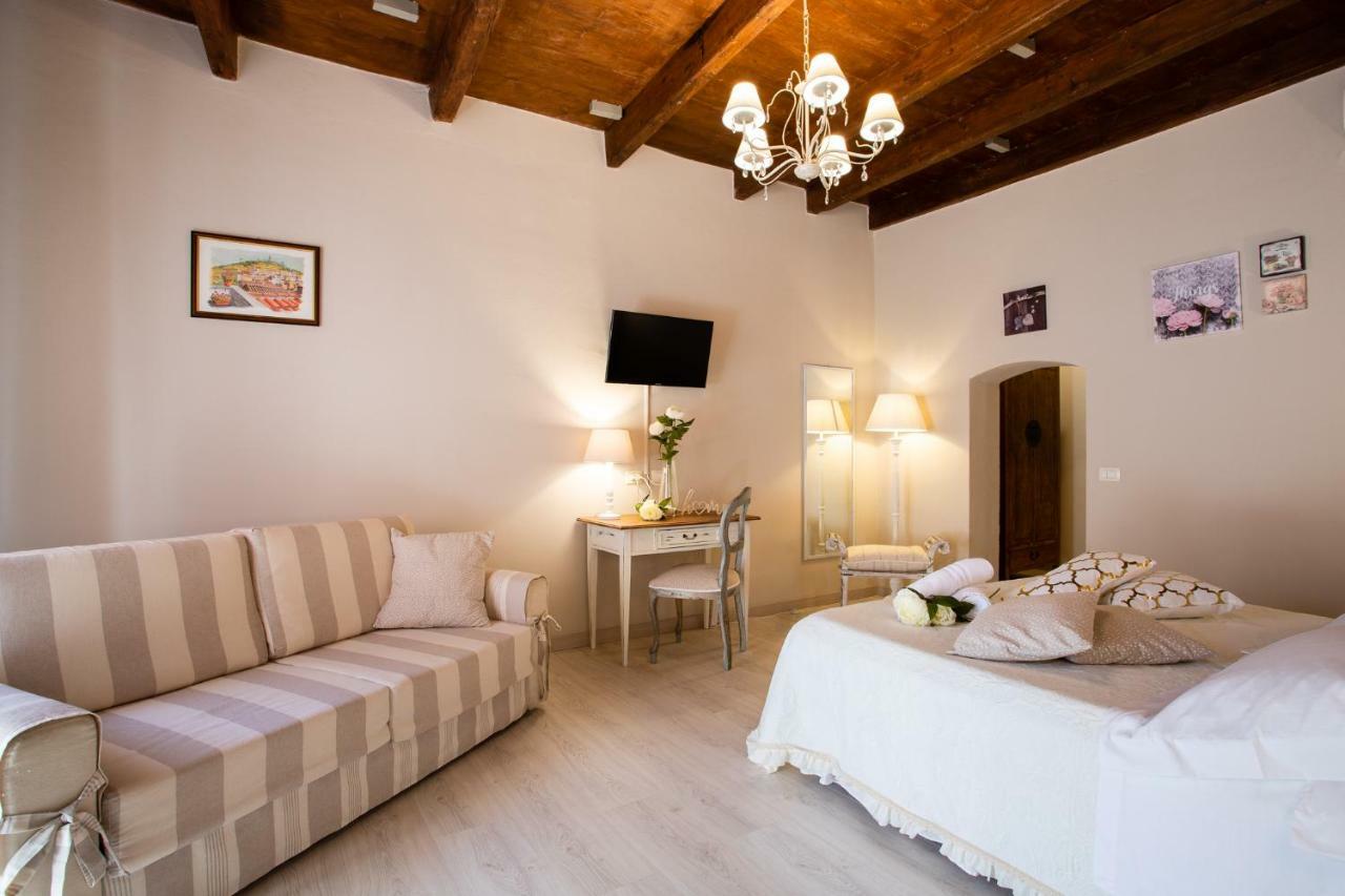 Domo 'E Sa Rosa Hotel Bosa Buitenkant foto