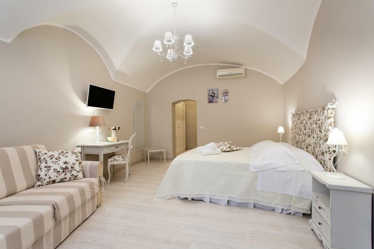 Domo 'E Sa Rosa Hotel Bosa Buitenkant foto