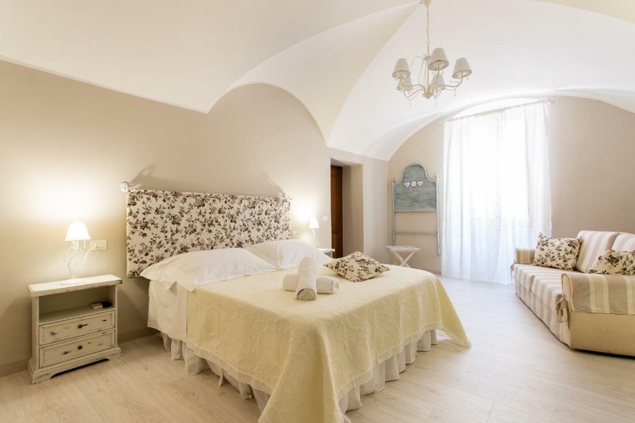 Domo 'E Sa Rosa Hotel Bosa Buitenkant foto