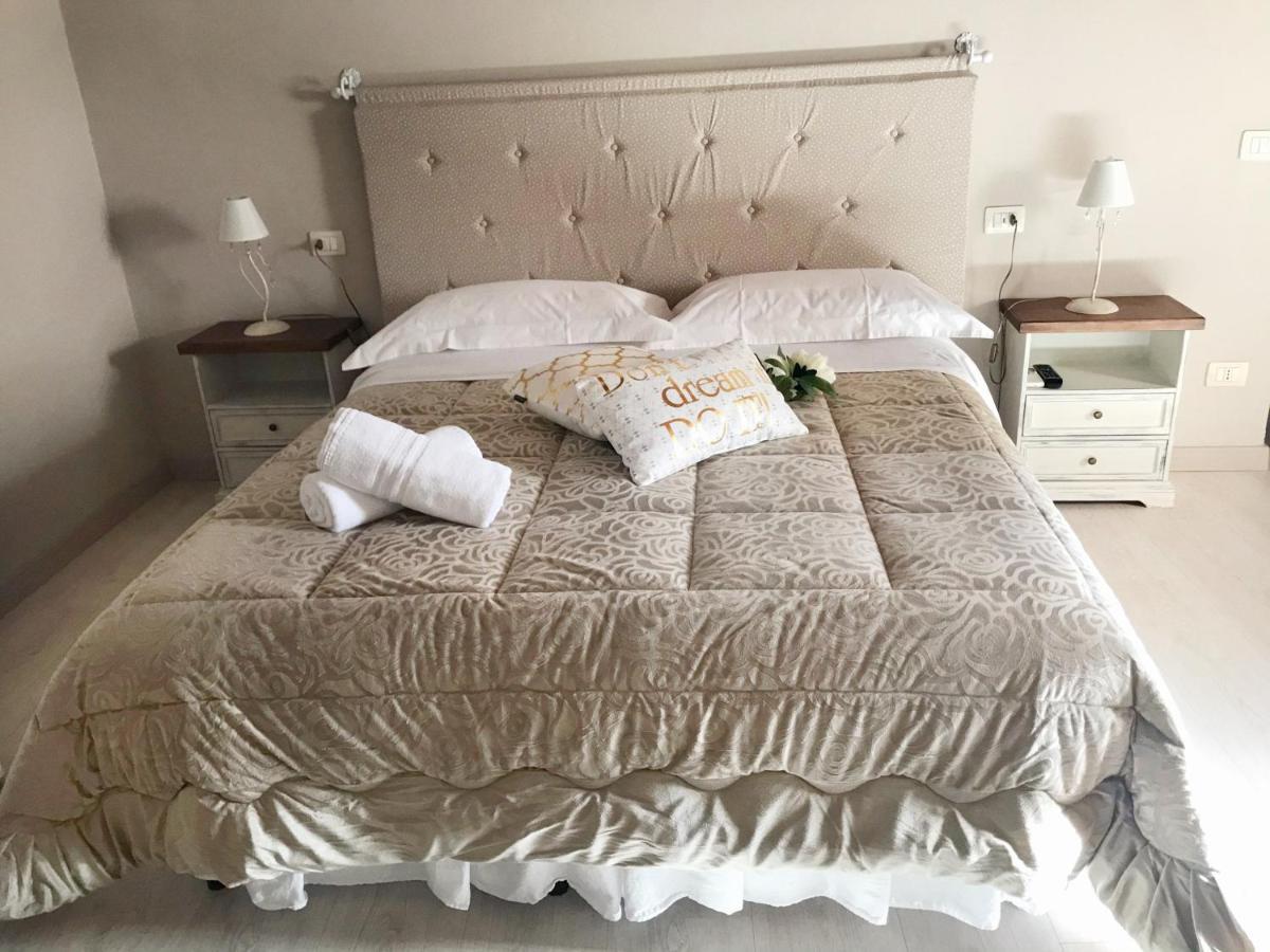 Domo 'E Sa Rosa Hotel Bosa Buitenkant foto